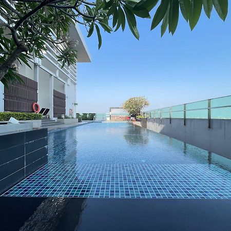 1Br Luxury Condo Prime Ratchada Sky Pool & Gym Bangkok Exterior photo