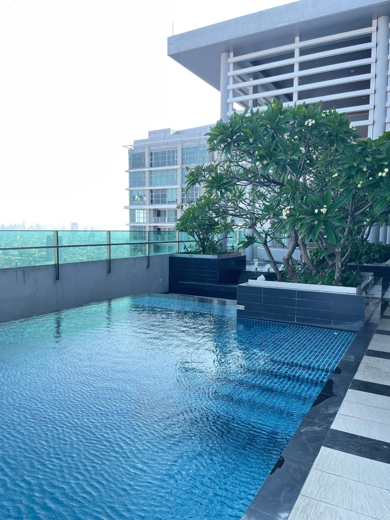 1Br Luxury Condo Prime Ratchada Sky Pool & Gym Bangkok Exterior photo